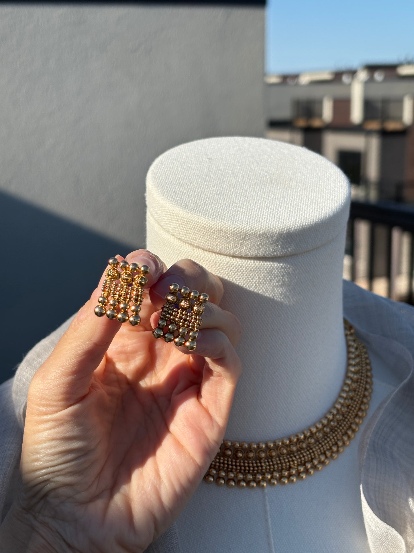 Asha Gold Look set